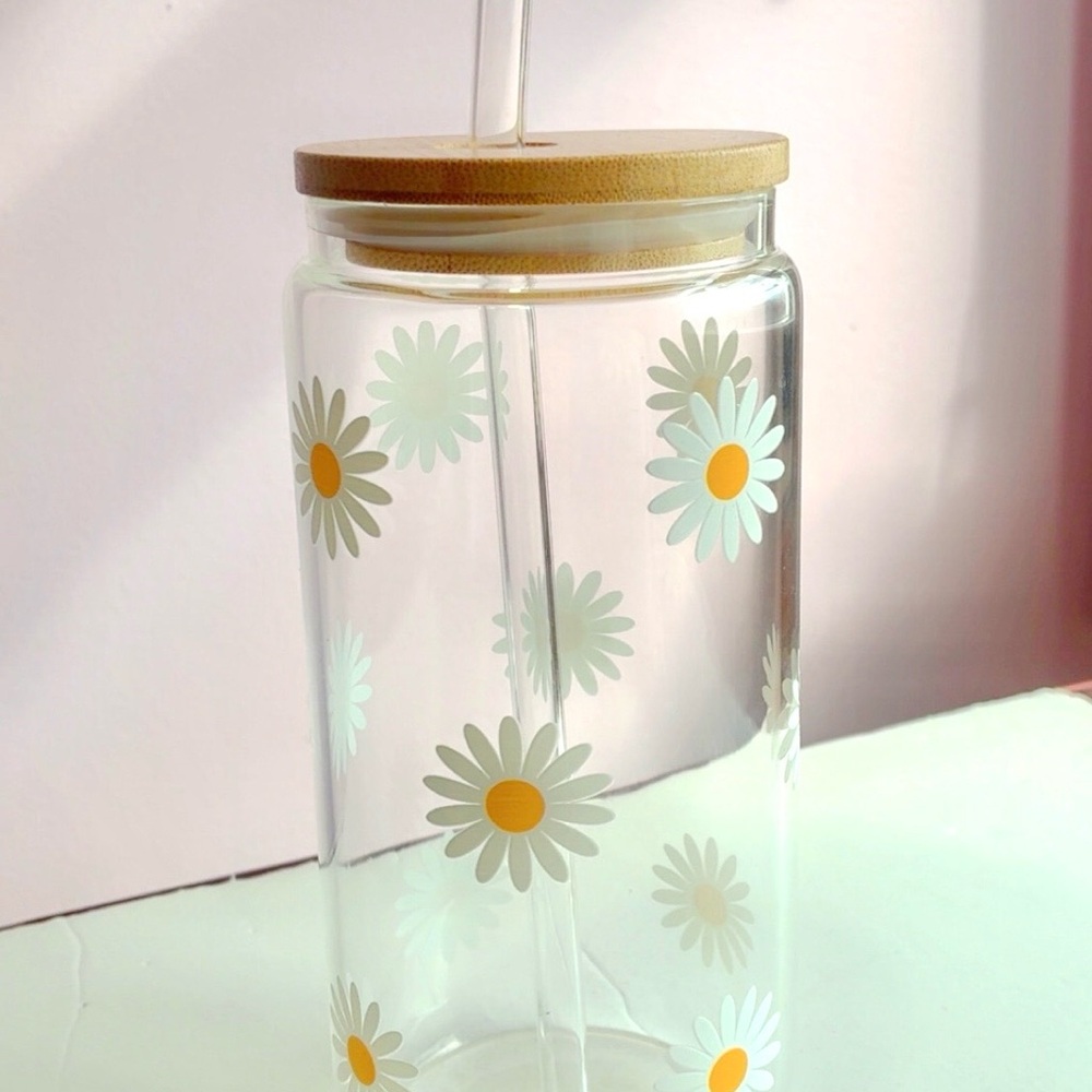 BRAND NEW Daisy Print 16 oz Glass Cup Tumbler with Bamboo Lid and Glass straw